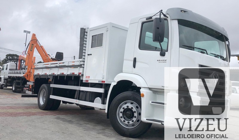VOLKSWAGEN 15 190 2013 – 4X2 – COM CARROCERIA E MINI ESCAVADEIRA MASAL 2016