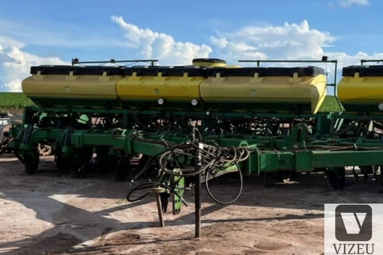 JOHN DEERE 2126 2009