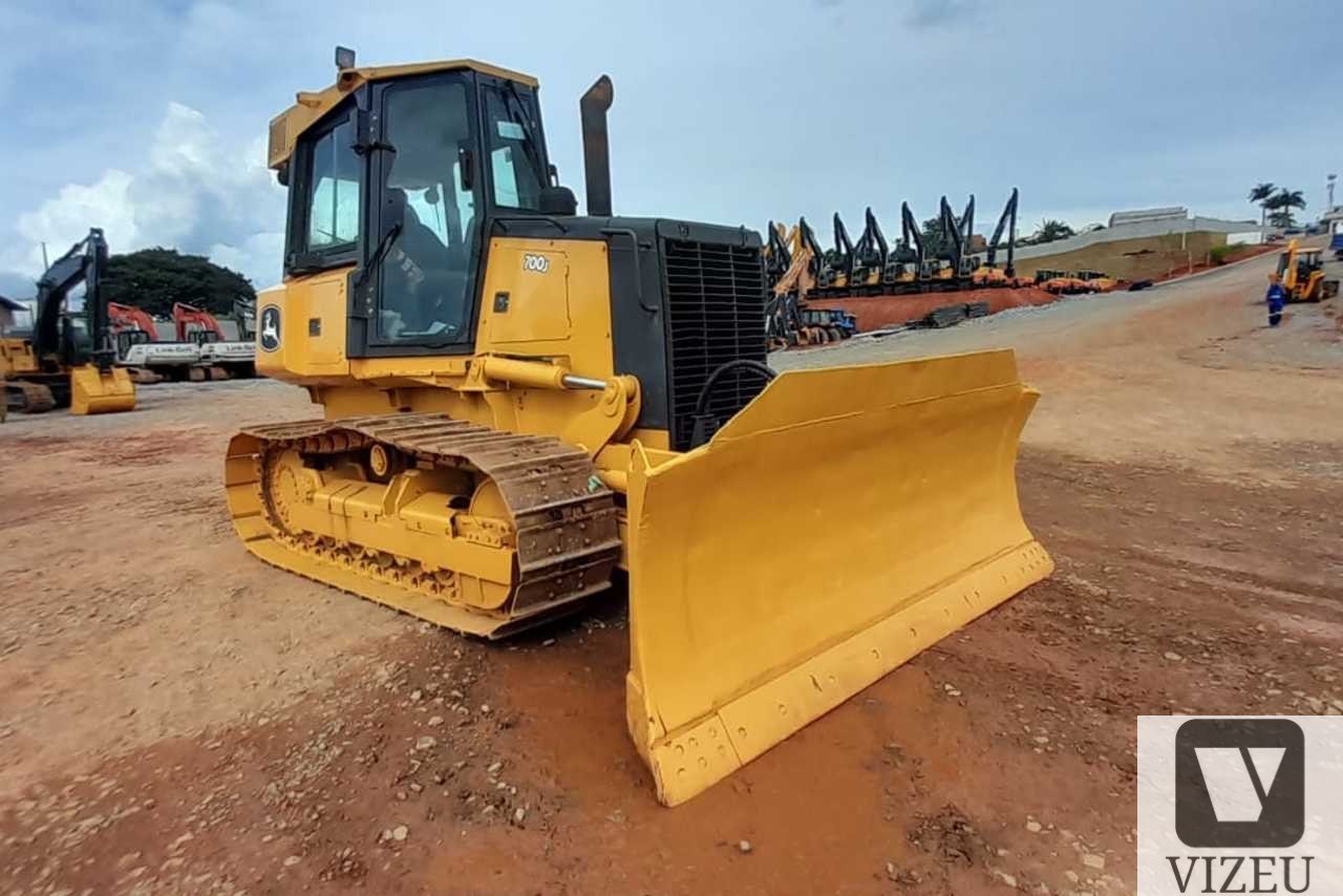 JOHN DEERE 700J 2014