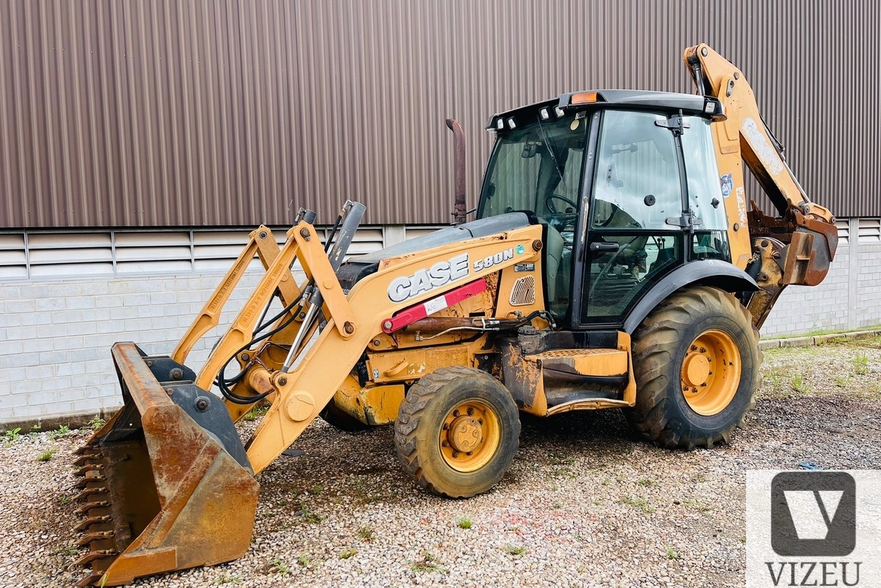 CASE 580N 2013