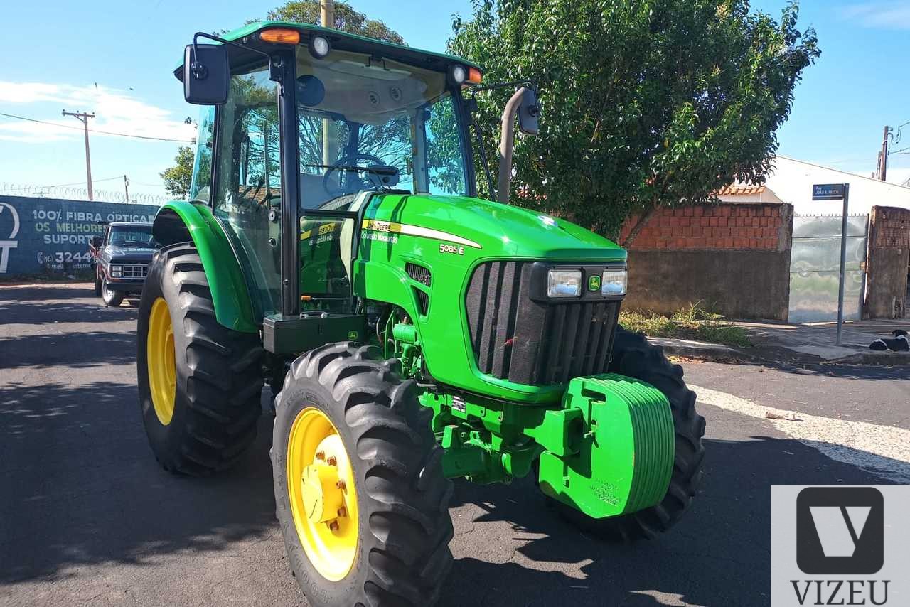 JOHN DEERE 5085E 2017